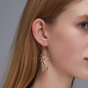 ⭐️ Awesome Cicada Bug Hoop Earrings Available In Black Or Gold ⭐️